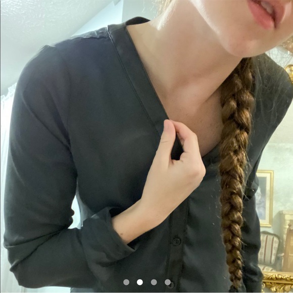 🐐pleather lined cutout blouse⭐️ - Picture 2 of 4